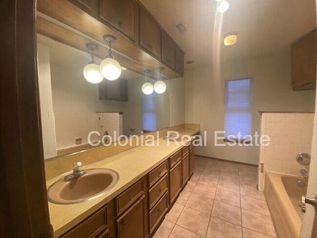 Building Photo - 3 bedroom home for rent