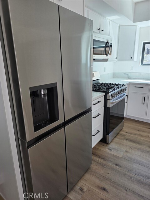Foto del edificio - 6130 Hazeltine Ave