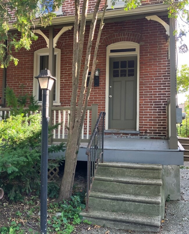 Building Photo - 430 E Franklin St
