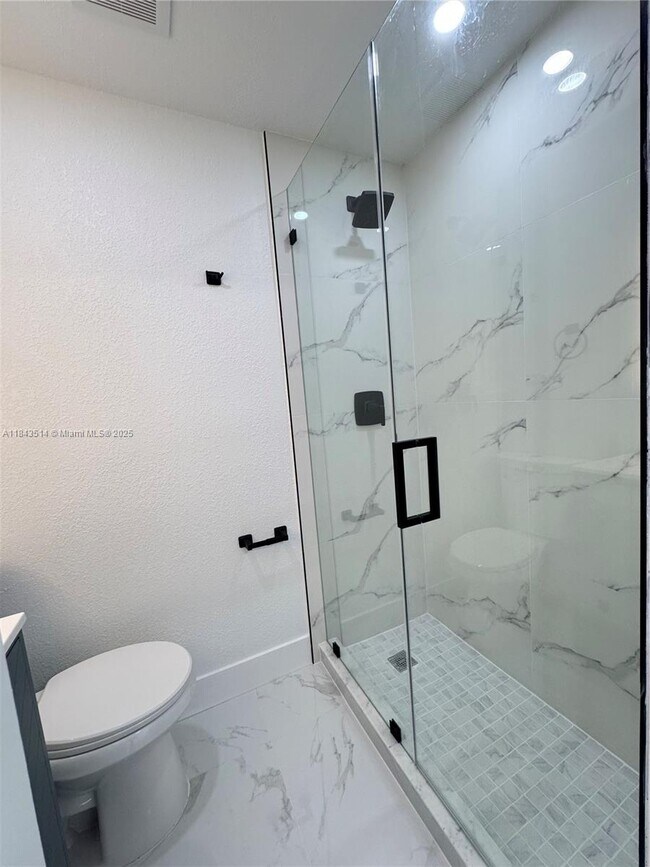 Foto del edificio - 17645 NW 37th Ave