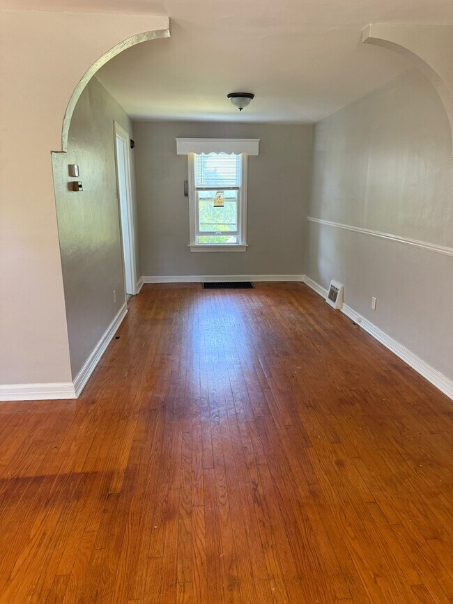 Foto del edificio - 8825 Tyrell Dr