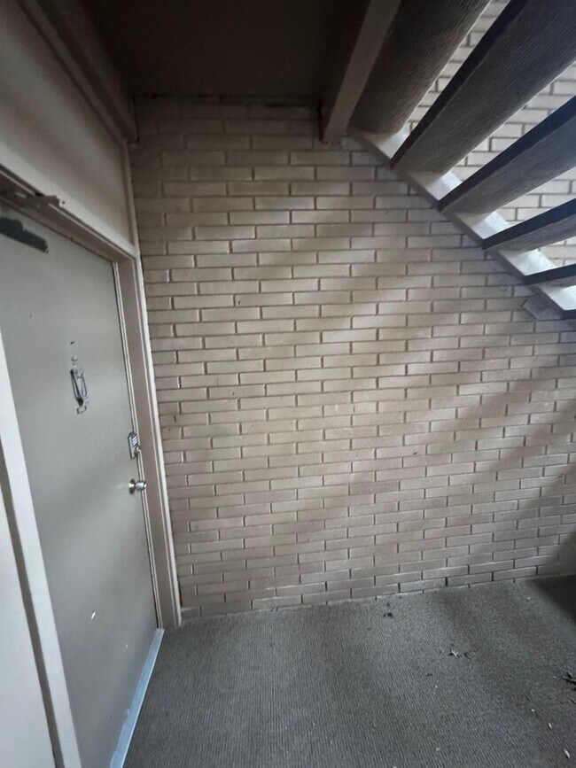 Foto del edificio - Charming 2-Bedroom Property (Water, Trash and Recycling and Sewer taken care by HOA)