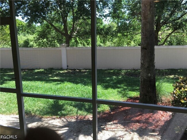 Foto del edificio - 8639 Athena Ct