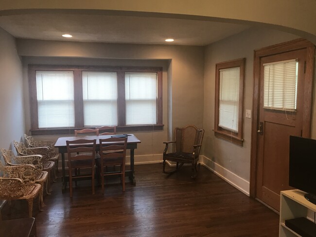 Beautiful House in The Benson Area! Large 2 car Garage! - Beautiful House in The Benson Area! Large 2 car Garage!