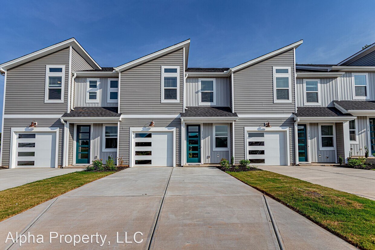 Primary Photo - 3 br, 2.5 bath House - 1218 Westgate Villa...