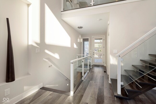 Building Photo - 429 W 86th St