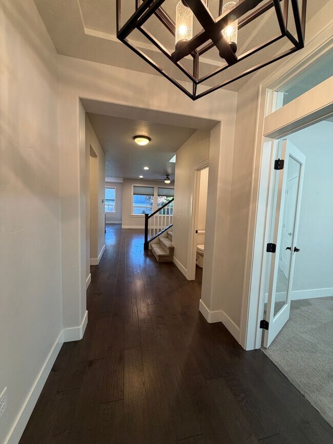 Building Photo - South Meridian Beautiful 4-Bedroom Home with a 3-Car Garage