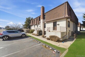 Building Photo - 136 Albany Blvd