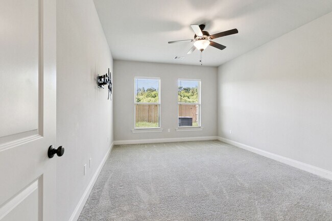 Foto del edificio - Modern Comfort Meets Cozy Charm in This 3-...