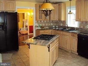 Foto del edificio - 6308 Joslyn Pl