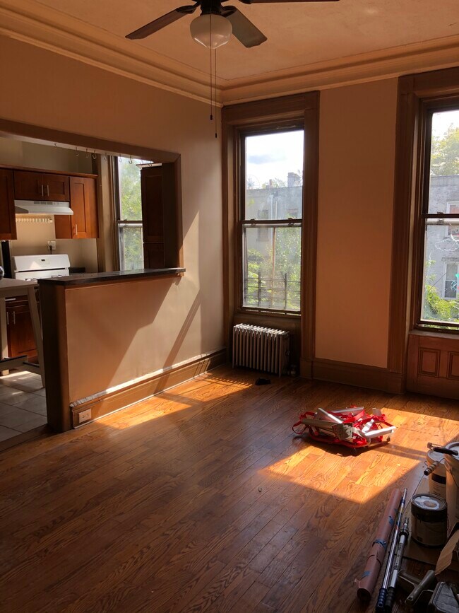 living room - 1024 Madison St