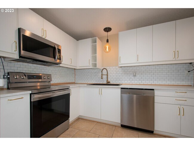 Photo - 675 NE Garswood Ln Apartment