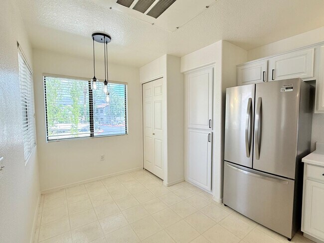 Foto del edificio - 9455 E Raintree Dr