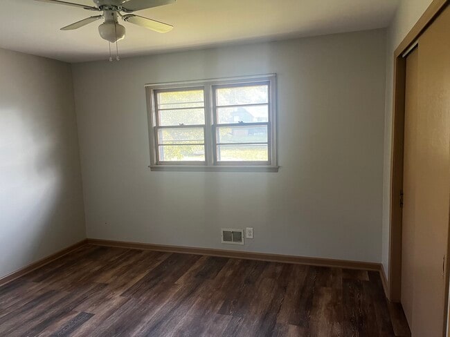 Building Photo - 1406 Kenton St