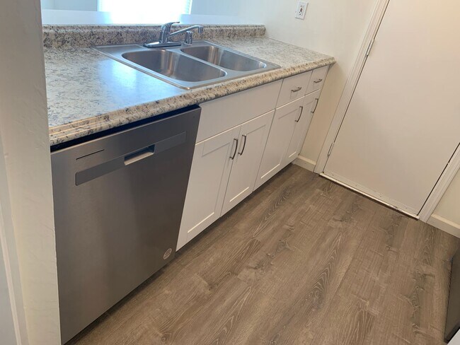 Foto del edificio - Updated 2 bed/1.5 bath condo in Concord