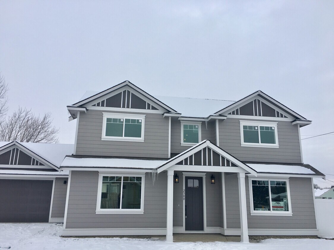Primary Photo - 2300 N Landon Lane - Newer Home !!