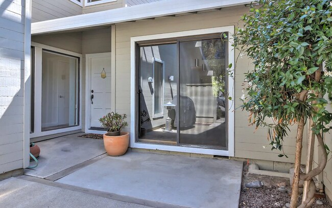 Foto del edificio - 3 bedroom townhome - Ridgemark