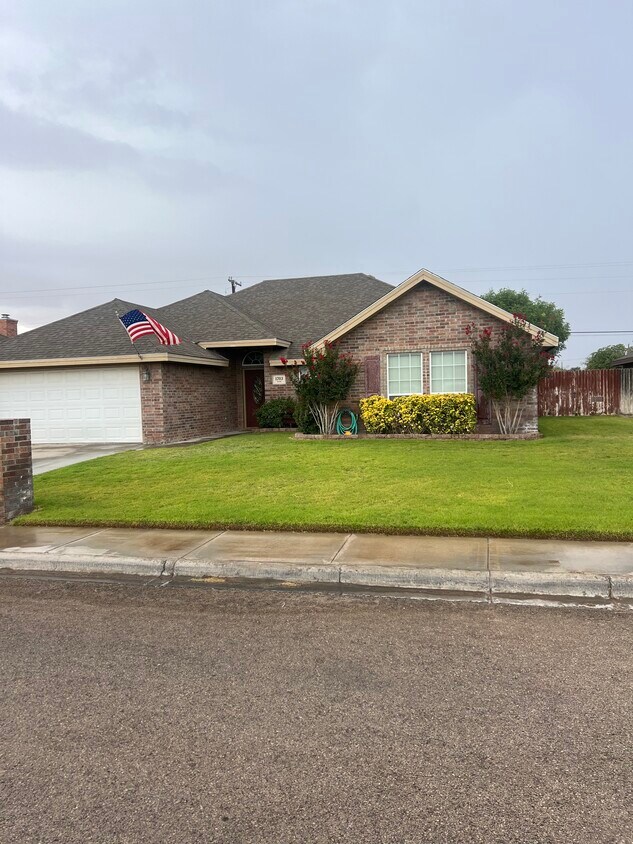 Primary Photo - 1703 S Leon Ave