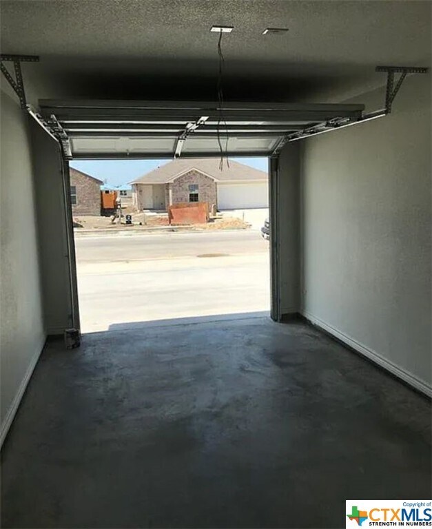 Foto del edificio - 6013 Amelia Earhart Blvd