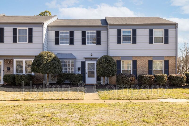Primary Photo - 3240 Hunters Mill Ct