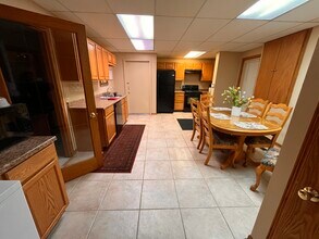 Building Photo - 2002 W 4th St