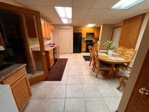 Building Photo - 2002 W 4th St