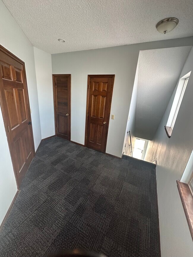 Entry landing - 1303 Swift Ave