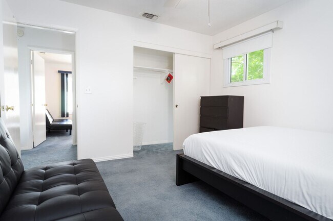 Foto del edificio - Coming Soon!