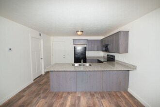 Building Photo - 734 E 500 S