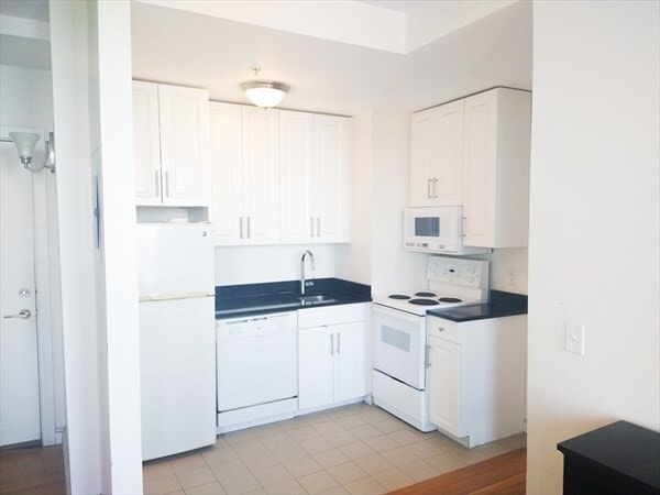 Building Photo - 484 Beacon St