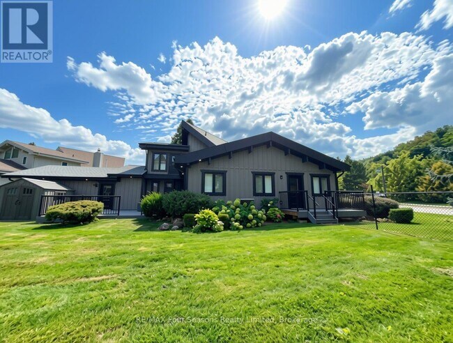 Building Photo - 172 Carmichael Crescent