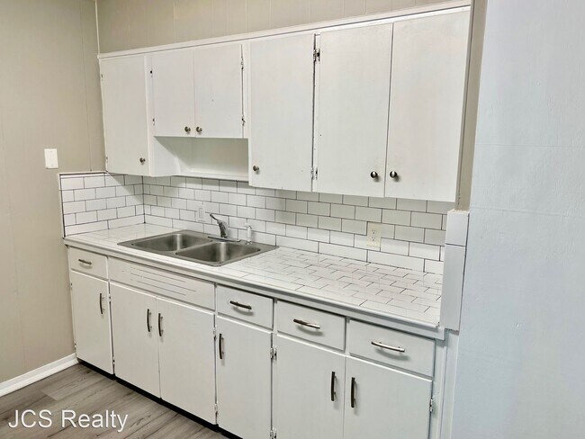 Building Photo - 3 br, 1 bath House - 2406 Circle Dr.