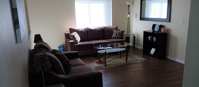 Sala de estar - 5151 Pioneer Ave