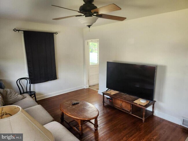 Foto del edificio - 122 Cornell Rd