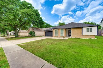 Building Photo - 2327 Piddler Dr
