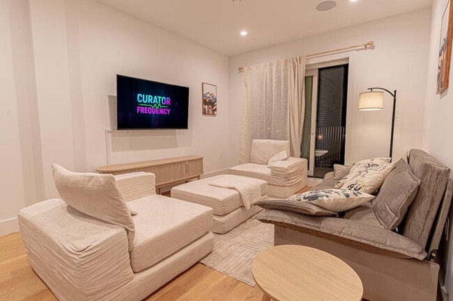 Building Photo - 207 Cooper St