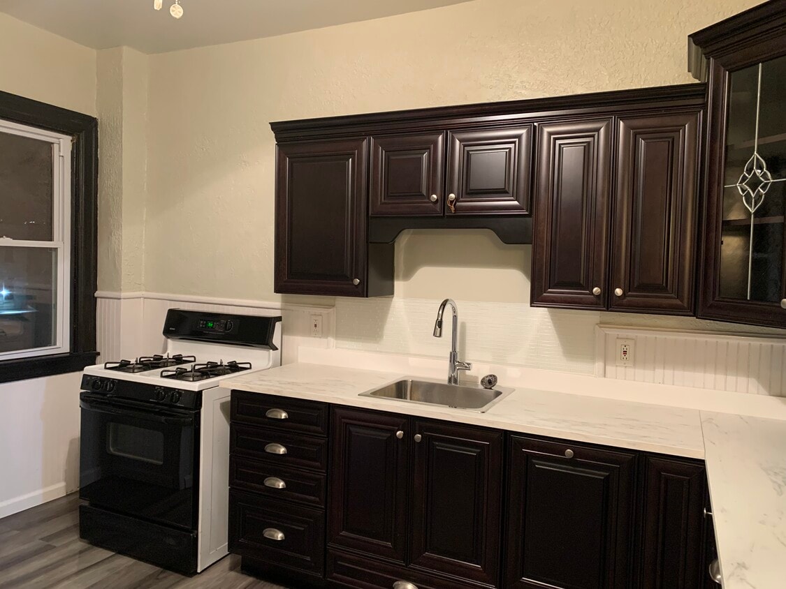 Primary Photo - 2017 Veronica St