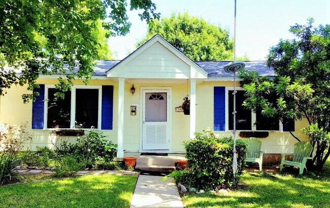 June Rental - Charming Zilker Cottage - 1906 Collier St