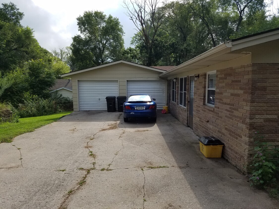 Primary Photo - 717 5th Avenue Pl