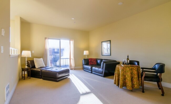 Building Photo - 1 bedroom 1 bathroom in Great Fairhaven Lo...