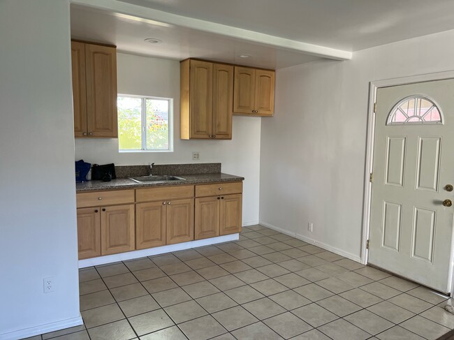 Living room with open kitchen - 1516 Olympus Ave