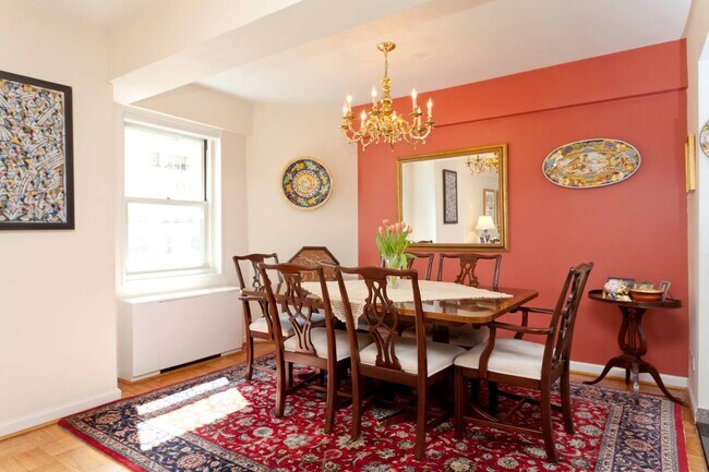 Building Photo - 100 W 57th St