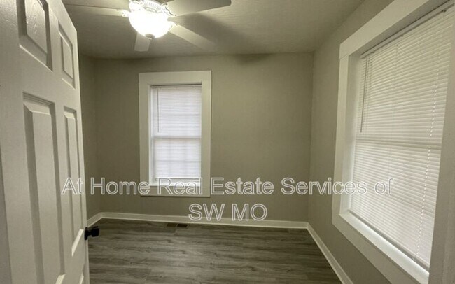 Foto del edificio - 1015 N Newton Ave