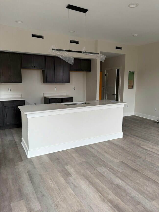 Building Photo - 106 E Erie St