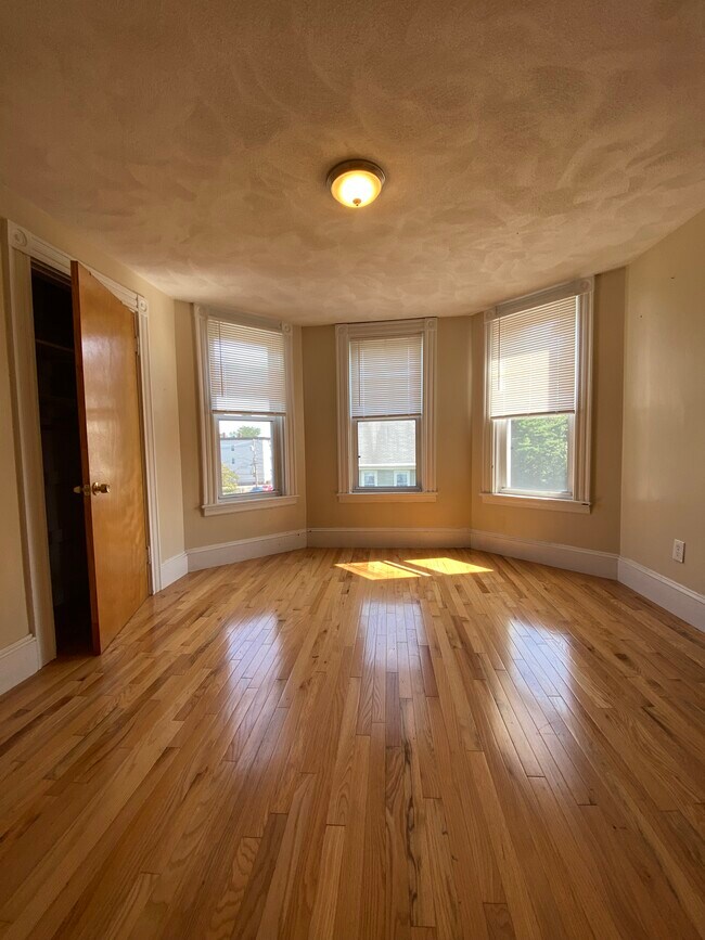 Building Photo - 51 Aldie St
