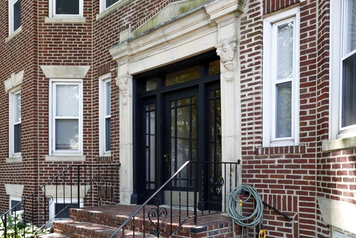 Building Photo - 214 Chestnut St