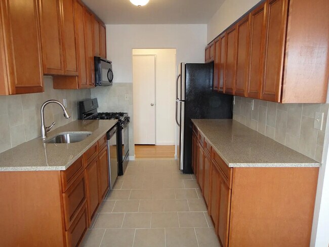 Building Photo - 109 Fisher Ave