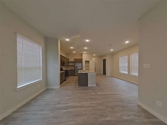 Building Photo - 9835 Willow Creek Commerce Dr