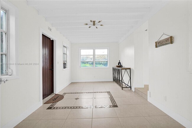 Foto del edificio - 933 S North Lake Dr