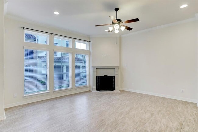 Building Photo - 7 Laurelwood Dr